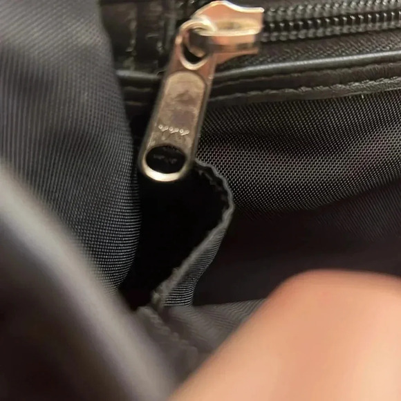 Coach men’s messenger/laptop bag 5105. - Picture 8 of 13